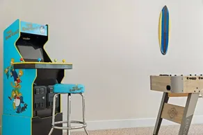 Mins to the Beach/King Beds/Arcade-Snowbird Deals! - Image 2