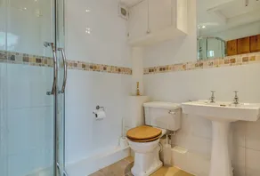 Charming Listed Country Cottage in the picturesque village of Lower Swell - Image 2