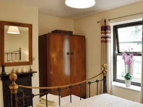 Alojamiento de 2 habitaciones en Glossop - Image 4