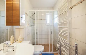 Impresionante casa de 3 dormitorios en. - Image 2