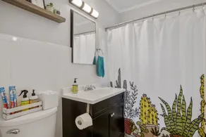 Clean and Stylish Home- walking distance to Tulsa Expo and Route 66. - Image 3