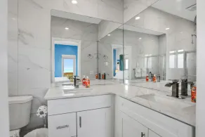 Immaculate, modern stay steps to beach with amazing ocean views - Image 4