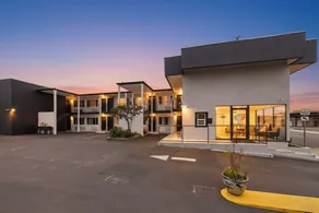 The Snoozzz Inn - Image 5