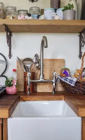 Large New Forest Shepherds Hut and Scandinavian Hot Tub with hydro massager <br><br> - Image 3