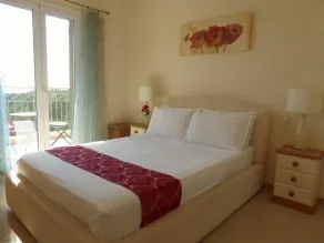 Short walk to the beach ,Four bedrooms four   bathrooms sleeps 8 - Image 5