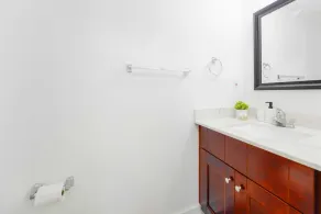 Prime Location Duplex for a Relaxing Stay - Image 5