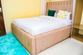 Cosy 2 Bedroom Apartment Master Ensuite! 5 Minutes from Town Center - Image 4
