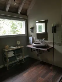 Nyrenoverat !! Nära till tåg, centrala East Hampton. Kort resa till stranden! - Image 3
