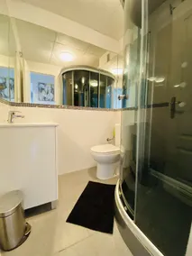 Atemberaubende Wohnung auf einem preisgekrönten Komplex, tolle Lage in der Nähe von Strand. - Image 2