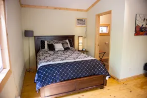 Feels like your in a Tree House! On the Wine 🍷Trail!  Private Location Hot Tub! - Image 5