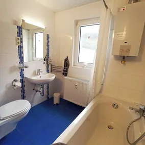 2 Bed Apt Sleeps 5 - Rooftop Terrace Wifi - Image 2