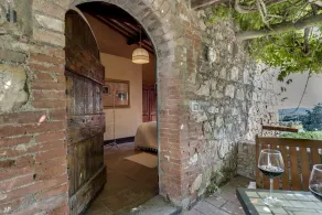 Villa Dipendenza, historische Holding mit wunderschönem Schwimmbad - Image 4