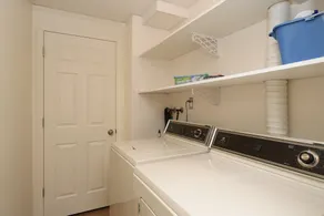 Stora 2 bdrm, privata, alla nya moderna möbler med tillgång till underbara trädgårdar - Image 2