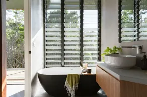 Architectural Luxury Retreat in Rainforest Reserve - Image 3
