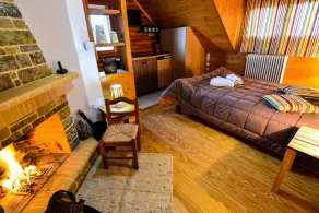 BnB Italiano - Attic Room Trilple - Image 5