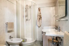 Appartement 'Villa Rosanna' avec terrasse privée, jardin privé et climatisation - Image 2