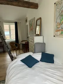 Charming mezzanine studio - Image 4