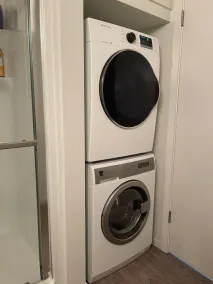 FREE PARKING NY Style Condo in Exchange District - Image 4