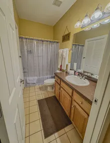 Lovely Condo w/pool, balcony, and lakeside view! - Image 4