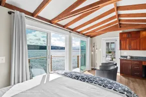 Waterfront Studio Apartment. Perfect for work or play. - Image 5