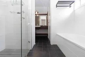 Retreat at Renfrew – Entertainers Delight with Spa, Pizza Oven & Sunset Views - Image 5