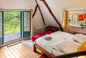 Reetdachhaus Bischoff – Exklusives Landhaus an der Nordsee mit Weinauswahl & Manufakturprodukten - Image 3