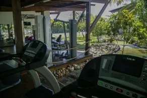 Terrace, golf course views, jacuzzi, gated community - Image 2