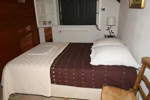 Large estate with swimming pool up to 31 people in 5 independent cottages - Image 5