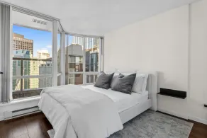 1-Bedroom Condo in Coal Harbour with Free Parking and AC - Image 5
