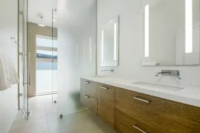 Modern, recently built home with stunning pool & beautiful views; 15 min to town - Image 2