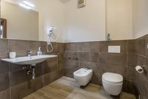 Appartement moderne \"Fiocco\" avec vue sur lac, Wi-Fi, climatisation et terrasse - Image 3