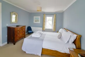 Large detached, modern family house near the beach at Trevone - Image 4