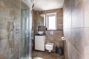 Spectacular one bedroom apartment , incredible coastal views, walk to the  beach - Image 2