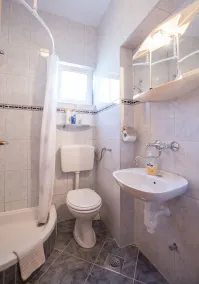 Apartment with Sunny terrace & Parking - Image 2
