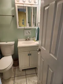 Cozy home away from home just minutes from the Beach - Image 2
