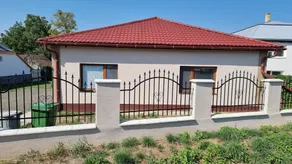 4 bed bungalow - Image 2