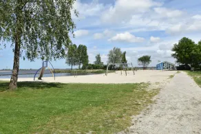Spacious holiday home in the center of Langweer - Image 2