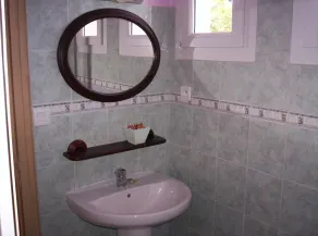 Casa a 800m das praias de Beg Leguer, com jardim fechado com árvores - Image 3
