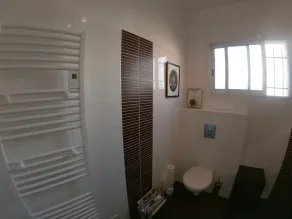 MAISON de pêcheur avec jardin totalement rénovée à proximité du port. - Image 3