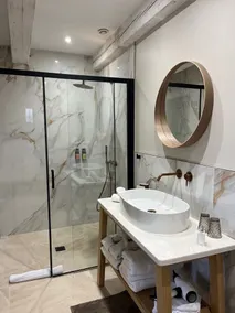 LUXURIÖSE ZEITGENÖSSISCHE VILLA, PLENITUDE UND AUSSERGEWÖHNLICHE ANSICHT - Image 3