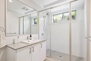 3BR Family Retreat, 7 min Walk to Beach & Cafes - Image 3