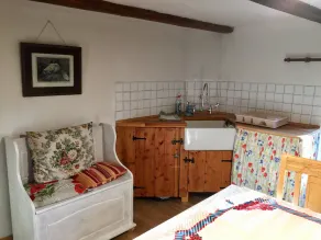 Afsondret lejlighed over stalde i et historisk møllehus - Image 4