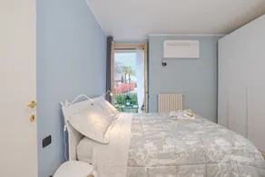 GuestHost - Cozy 60m2 apartment, perfect for two people, located on the 1st floor of a building with lift.The property is located on the road that connects Como and Menaggio, a few steps from the town center and just 300 meters from the Ossuccio lido, a - Image 4
