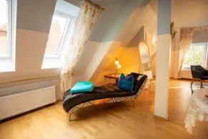 Spacious suite with garden views and a bathtub - Image 4