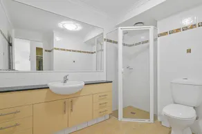 Flightdeck 101 - Large Modern Apartment In Great Location Close To CBD - Image 2