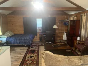 Cozy Upstairs Studio - Image 5