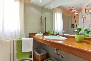 Strand hus med privat pool og have - Image 4