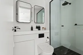 Stylish 2BR Close to Melbourne Central & QV - Image 4
