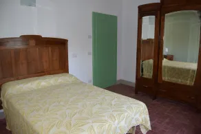 Tuscan farmhouse - Image 4