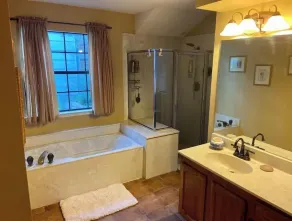 Clean, Comfortable Stress Relief house in Austin - Image 3
